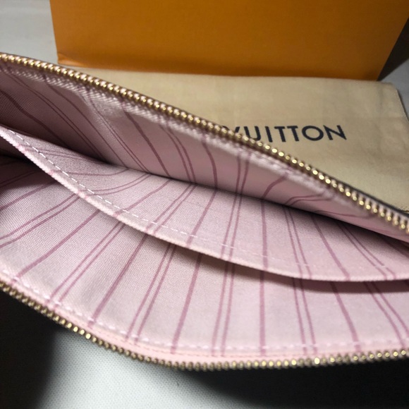 LV Monogram Neverfull MM Pochette - Picture 6 of 9